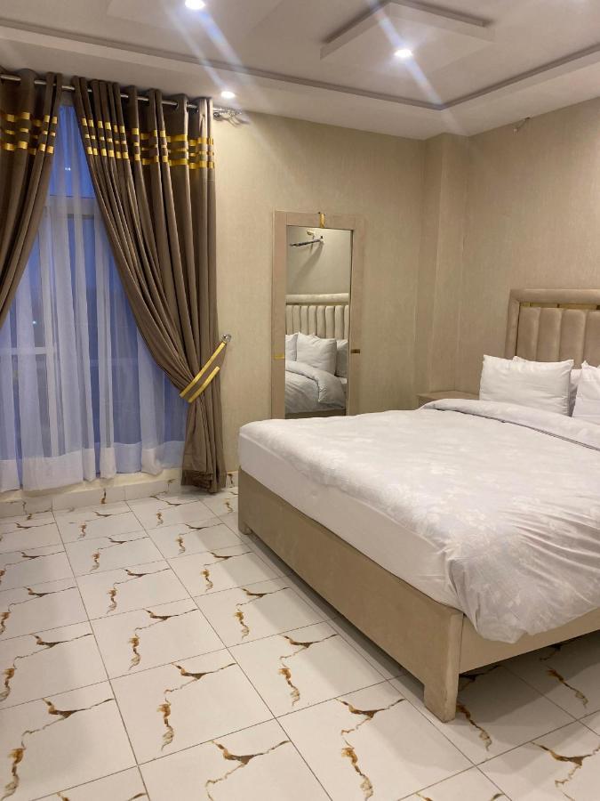 Luxe Suites Bahria Town Lahore Exterior foto